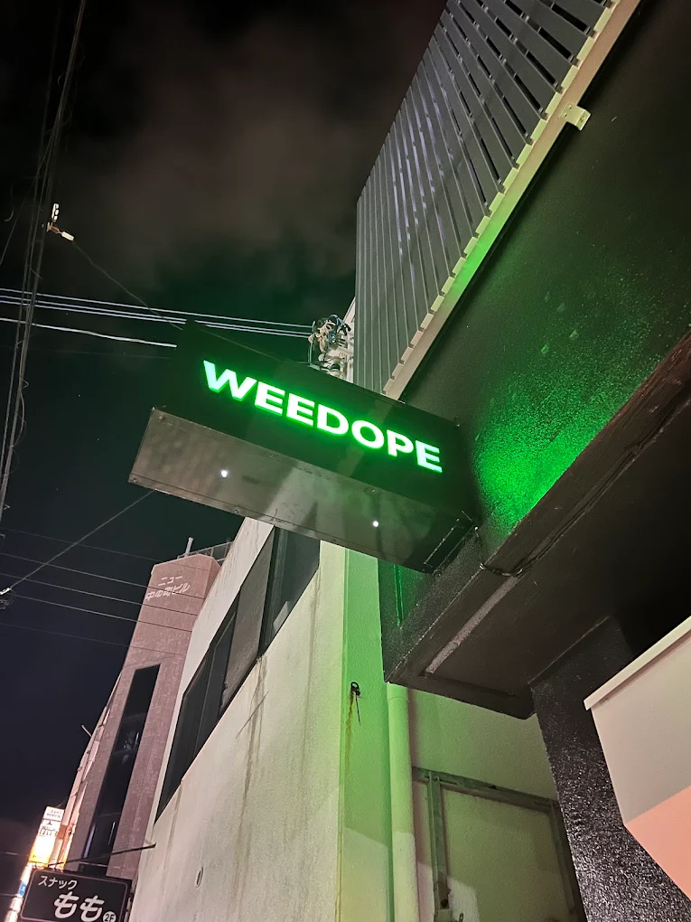 WEEDOPE 店内