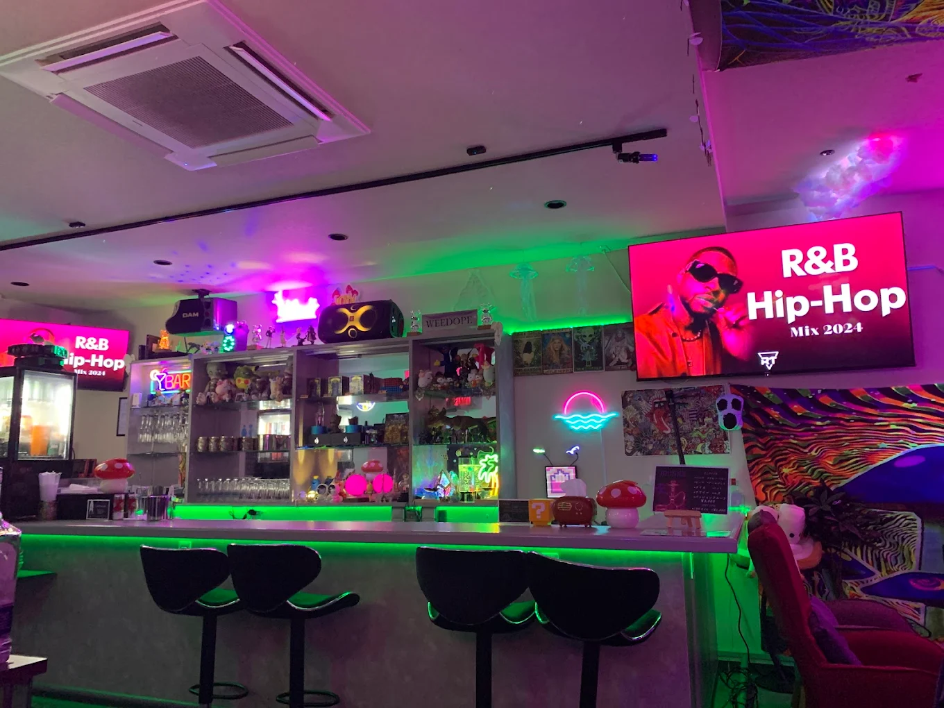 WEEDOPE 店内